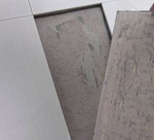 原平瓷砖空鼓维修公司分享瓷砖铺贴时如果打浆（即涂抹在瓷砖背面和基层上的砂浆或瓷砖胶）过少，会带来以下问题